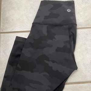Womens Lululemon Camo Leggings… Size 2. Never worn!